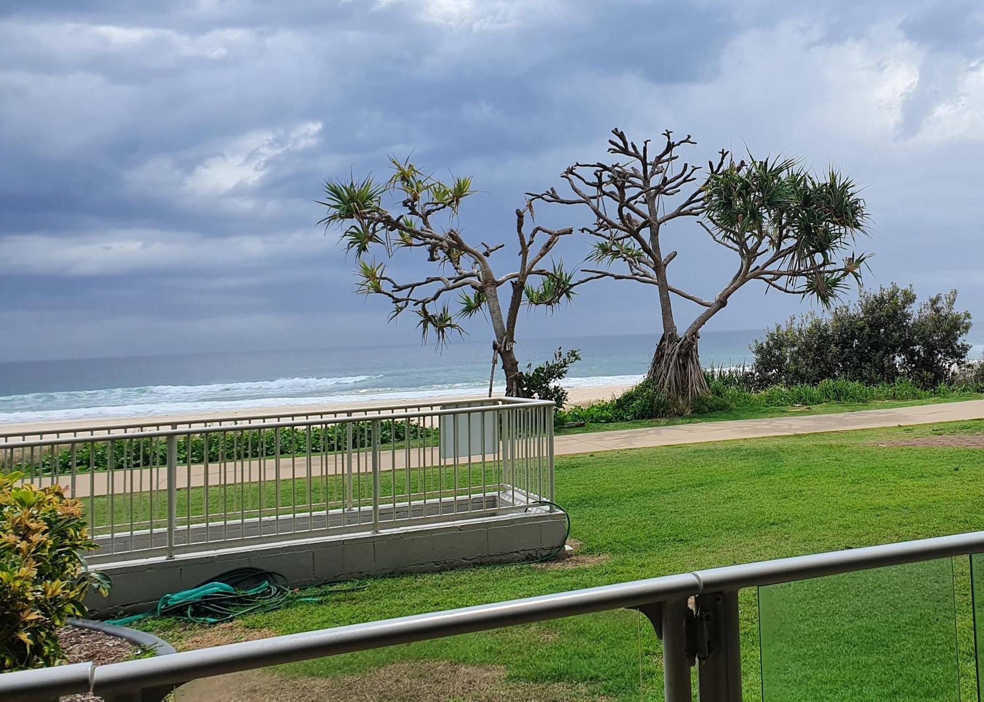 Pacific Surf Absolute Beachfront Apartments Gold Coast Dış mekan fotoğraf
