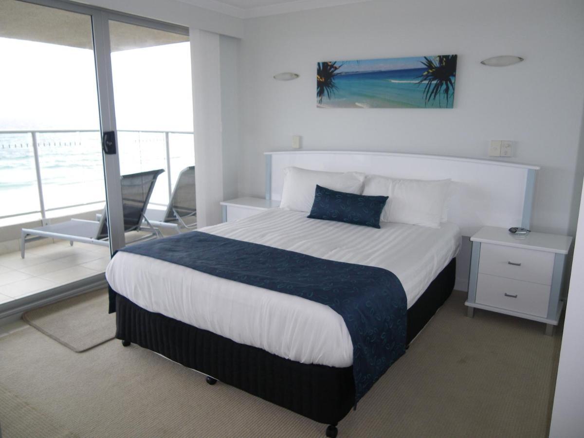 Pacific Surf Absolute Beachfront Apartments Gold Coast Oda fotoğraf